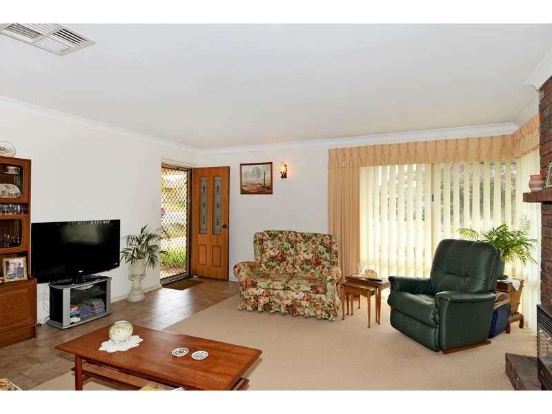 8 Mahogany Drive, Halls Head WA 6210