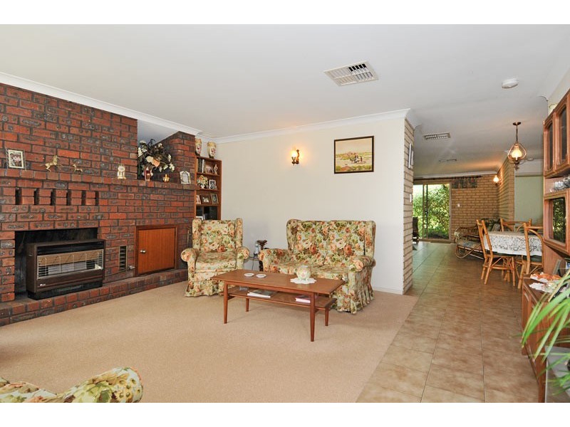 8 Mahogany Drive, Halls Head WA 6210