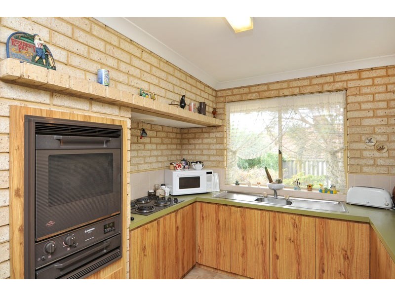 8 Mahogany Drive, Halls Head WA 6210