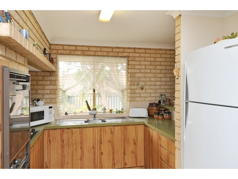 8 Mahogany Drive, Halls Head WA 6210