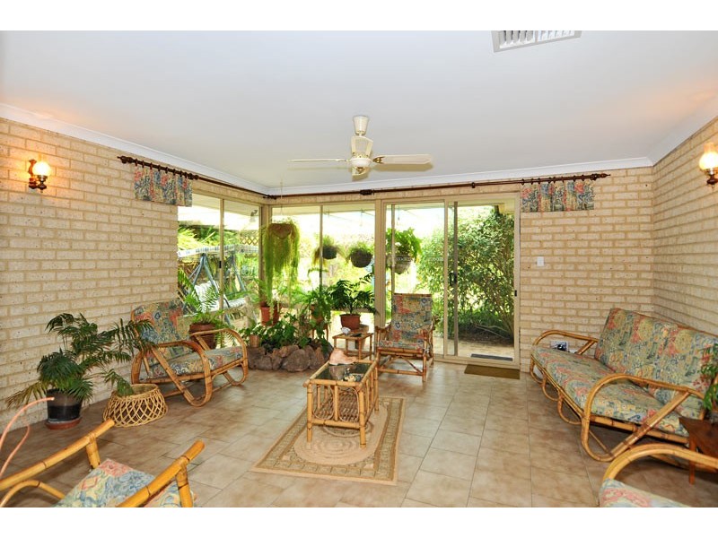 8 Mahogany Drive, Halls Head WA 6210