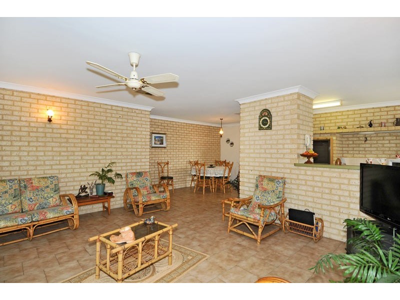 8 Mahogany Drive, Halls Head WA 6210