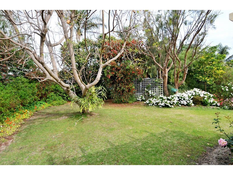 8 Mahogany Drive, Halls Head WA 6210