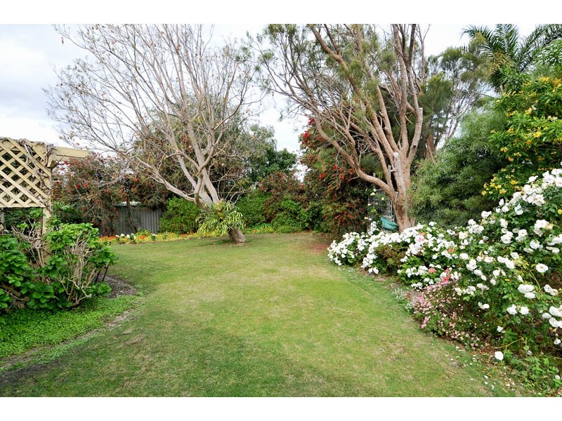 8 Mahogany Drive, Halls Head WA 6210