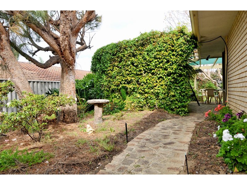 8 Mahogany Drive, Halls Head WA 6210