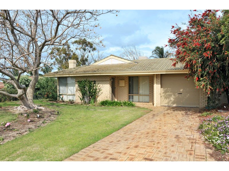 8 Mahogany Drive, Halls Head WA 6210