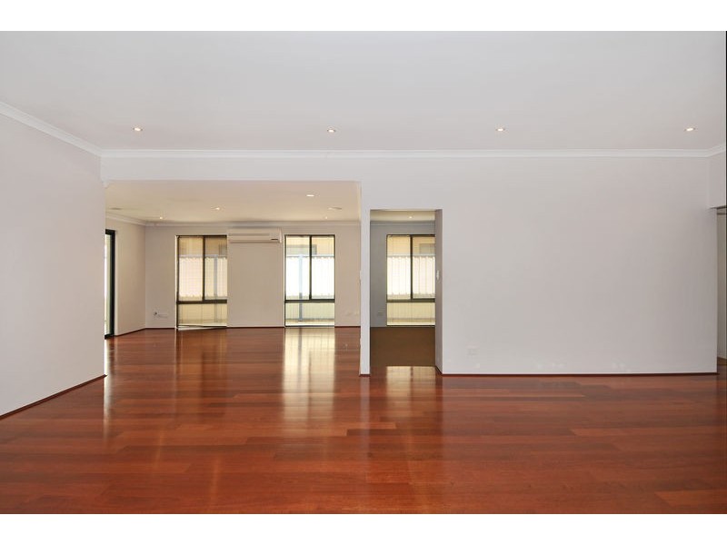 25 Jester Parkway, Meadow Springs WA 6210