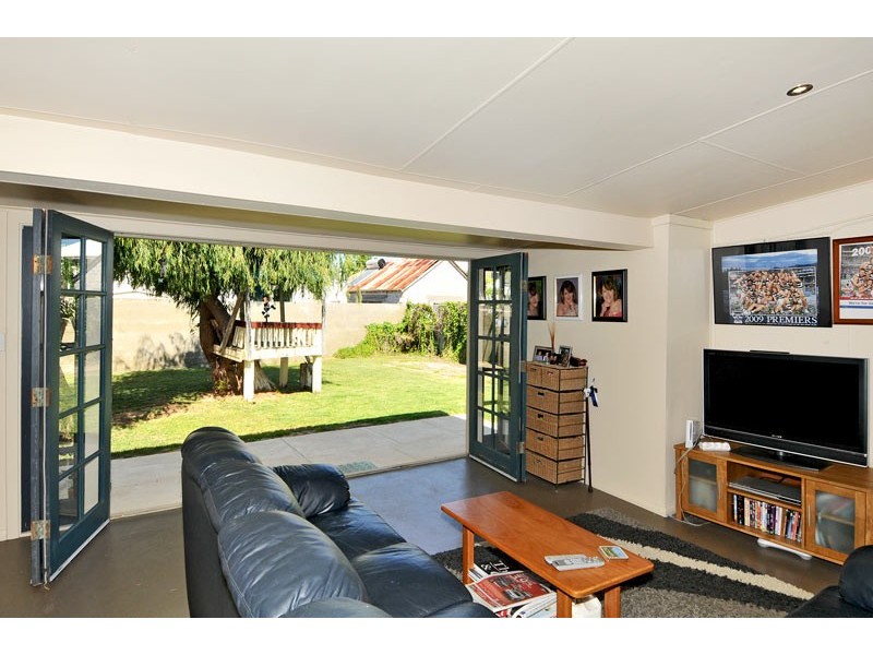 7 Hill Street, Halls Head WA 6210
