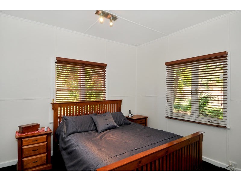 7 Hill Street, Halls Head WA 6210