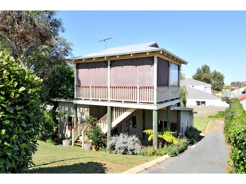 7 Hill Street, Halls Head WA 6210