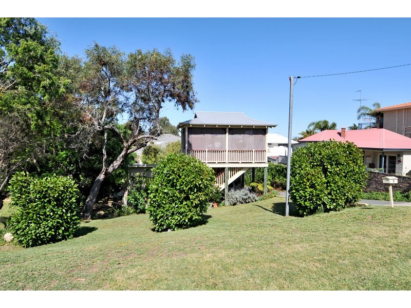 7 Hill Street, Halls Head WA 6210