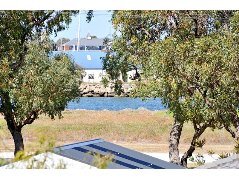 7 Hill Street, Halls Head WA 6210