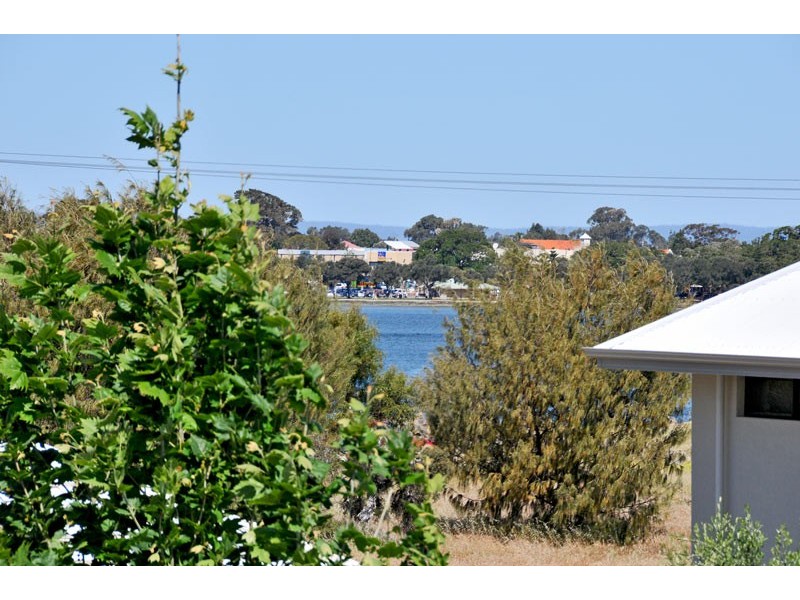 7 Hill Street, Halls Head WA 6210