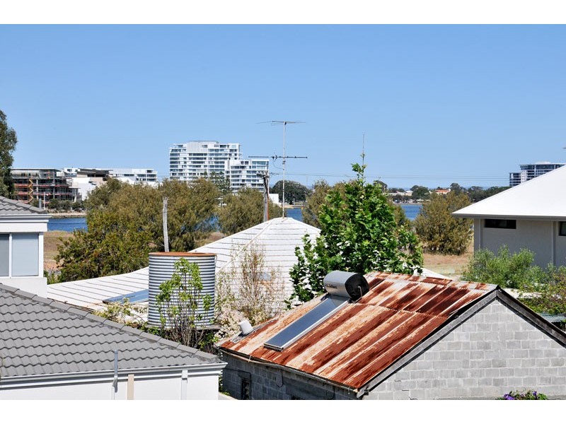 7 Hill Street, Halls Head WA 6210