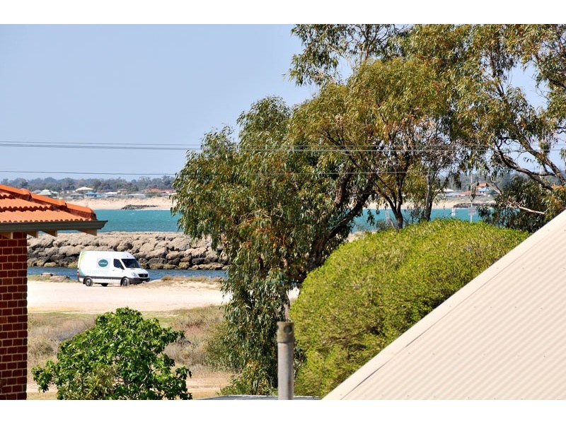 7 Hill Street, Halls Head WA 6210