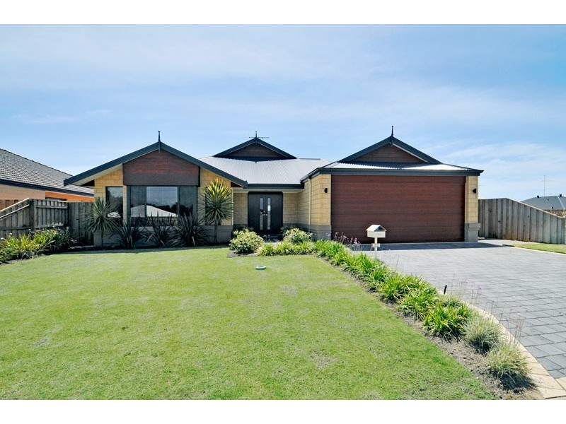 12 Splendens Turn, Halls Head WA 6210