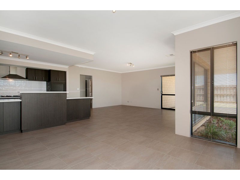 12 Splendens Turn, Halls Head WA 6210