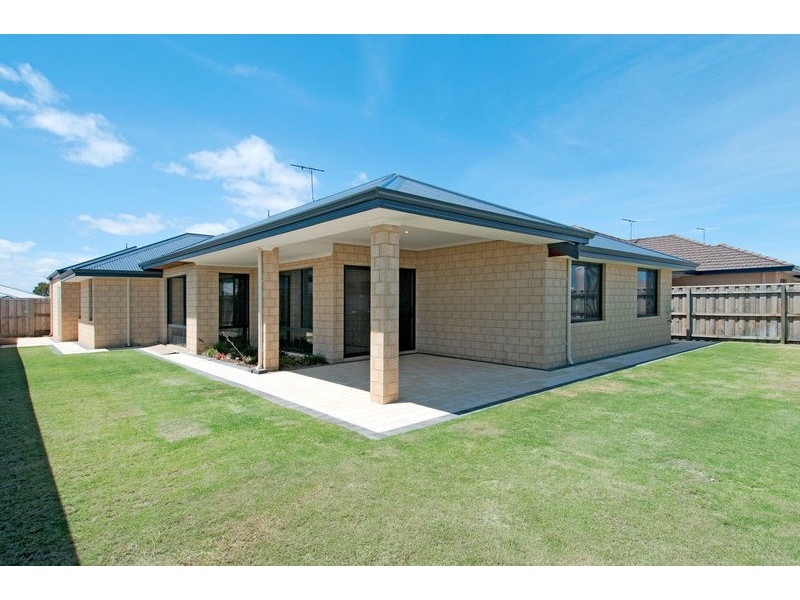 12 Splendens Turn, Halls Head WA 6210