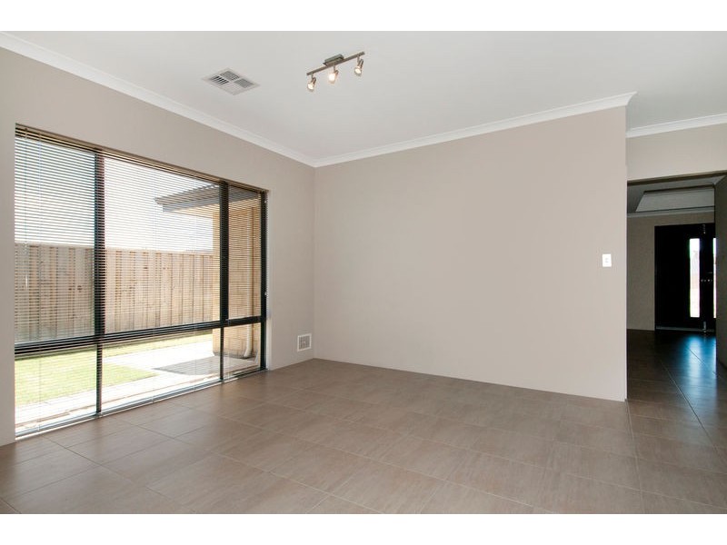 12 Splendens Turn, Halls Head WA 6210