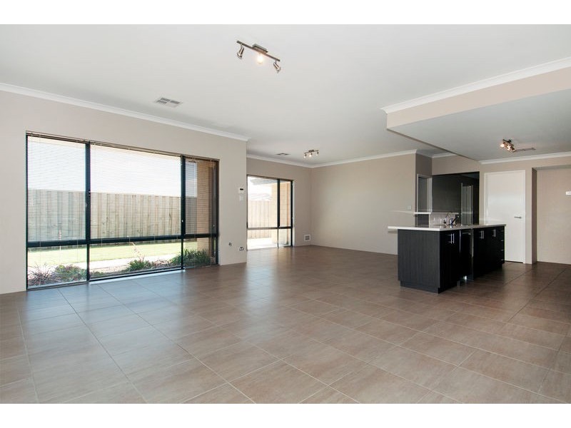 12 Splendens Turn, Halls Head WA 6210