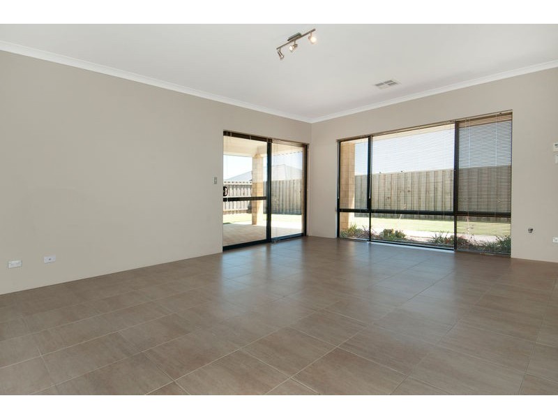 12 Splendens Turn, Halls Head WA 6210