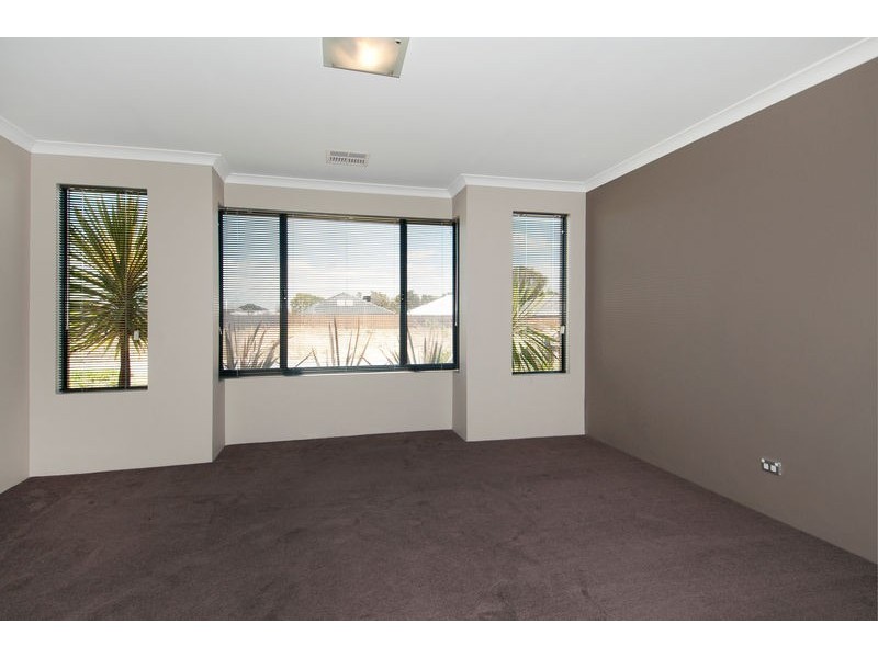 12 Splendens Turn, Halls Head WA 6210