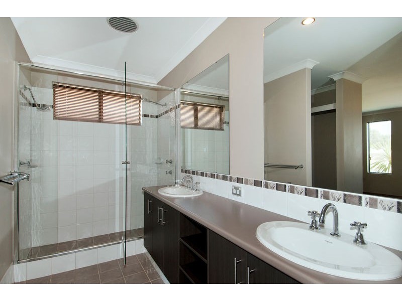 12 Splendens Turn, Halls Head WA 6210