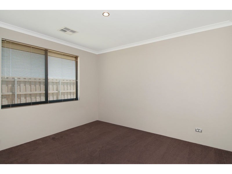 12 Splendens Turn, Halls Head WA 6210