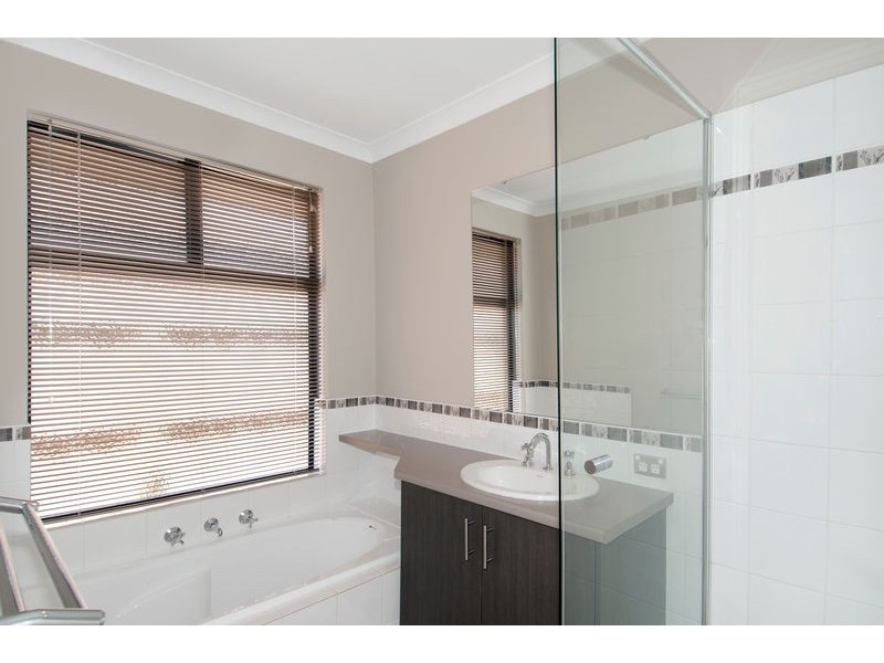 12 Splendens Turn, Halls Head WA 6210