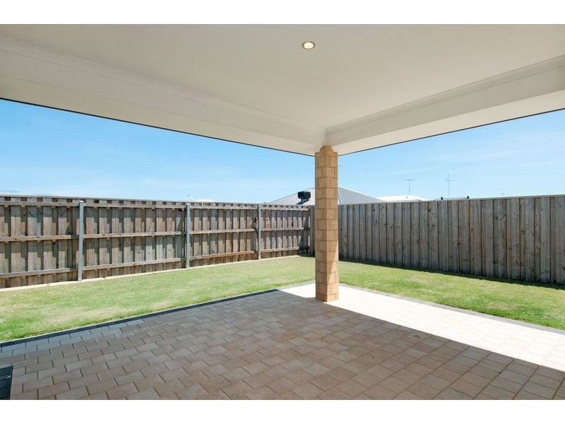 12 Splendens Turn, Halls Head WA 6210