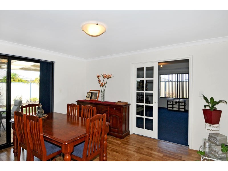30 Pineknoll Gardens, Meadow Springs WA 6210