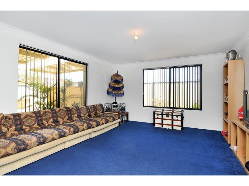 30 Pineknoll Gardens, Meadow Springs WA 6210