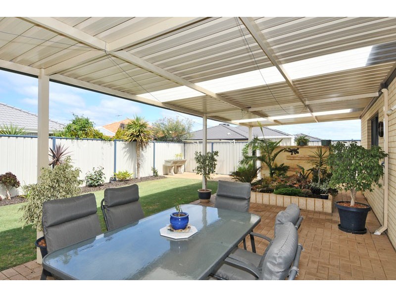 30 Pineknoll Gardens, Meadow Springs WA 6210