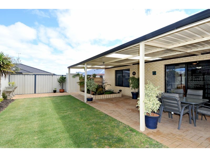 30 Pineknoll Gardens, Meadow Springs WA 6210