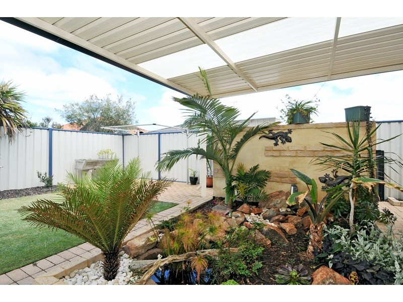 30 Pineknoll Gardens, Meadow Springs WA 6210