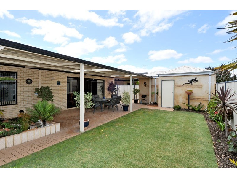 30 Pineknoll Gardens, Meadow Springs WA 6210