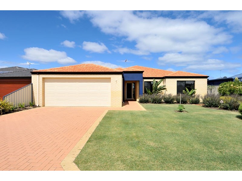 30 Pineknoll Gardens, Meadow Springs WA 6210
