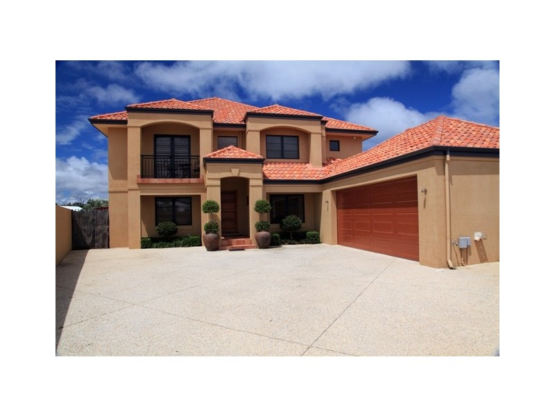 21 Erins Isle, Dudley Park WA 6210