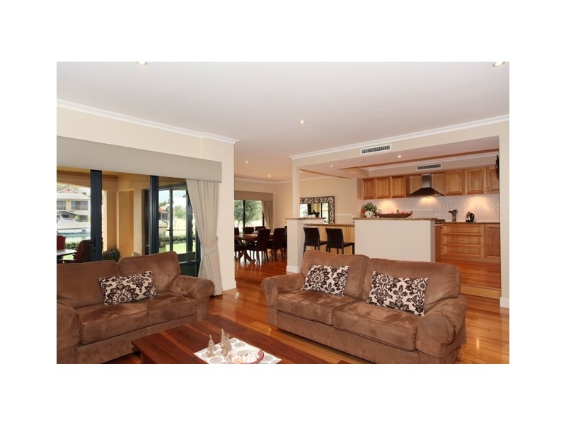 21 Erins Isle, Dudley Park WA 6210