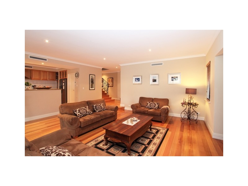 21 Erins Isle, Dudley Park WA 6210