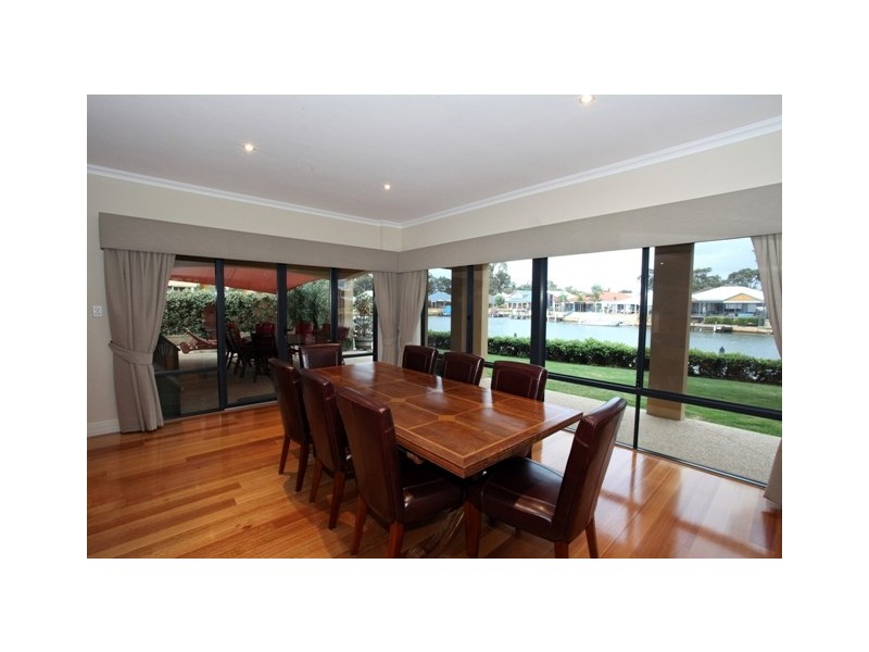 21 Erins Isle, Dudley Park WA 6210