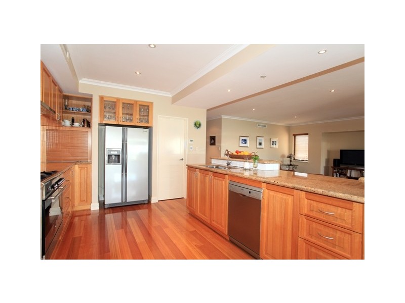 21 Erins Isle, Dudley Park WA 6210