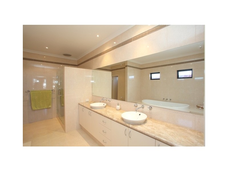 21 Erins Isle, Dudley Park WA 6210