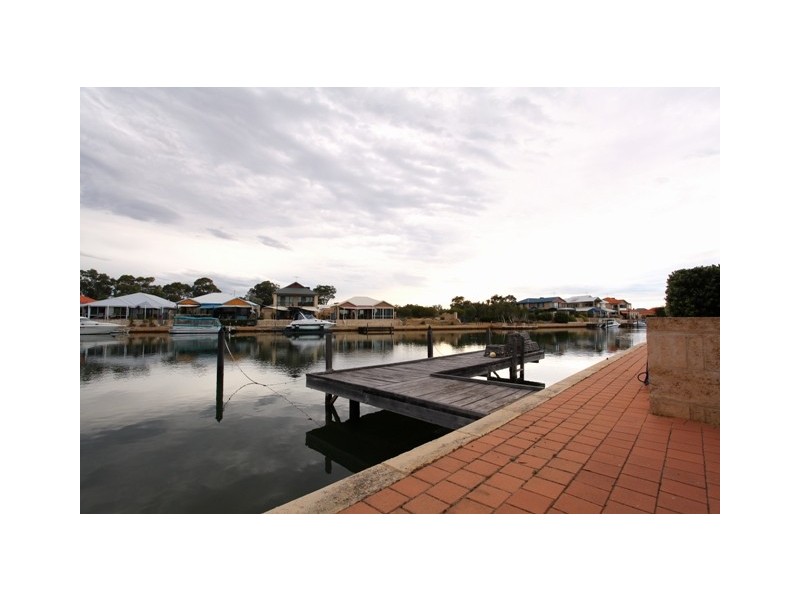 21 Erins Isle, Dudley Park WA 6210