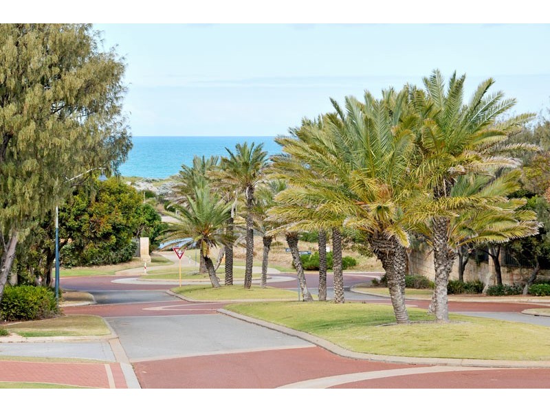 10 Altea Rise, Secret Harbour WA 6173