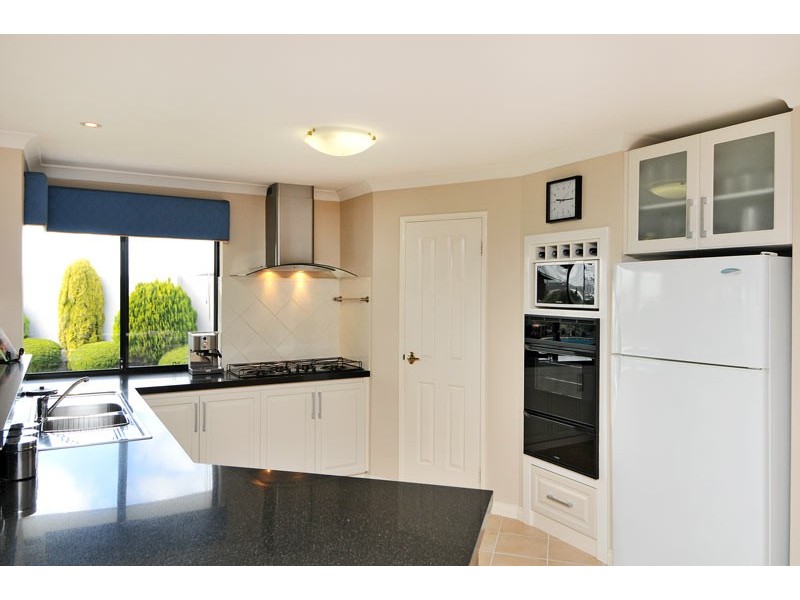 10 Altea Rise, Secret Harbour WA 6173