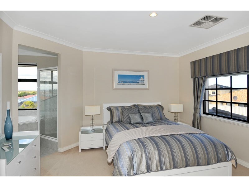 10 Altea Rise, Secret Harbour WA 6173