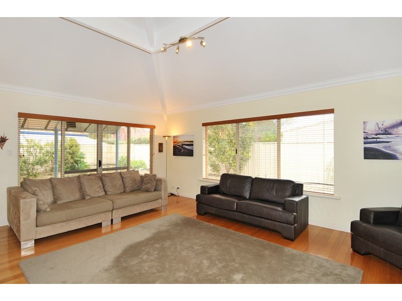 7 Lamont Court, Meadow Springs WA 6210