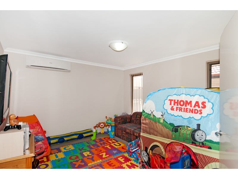 22 Wuraling Pass, Wannanup WA 6210