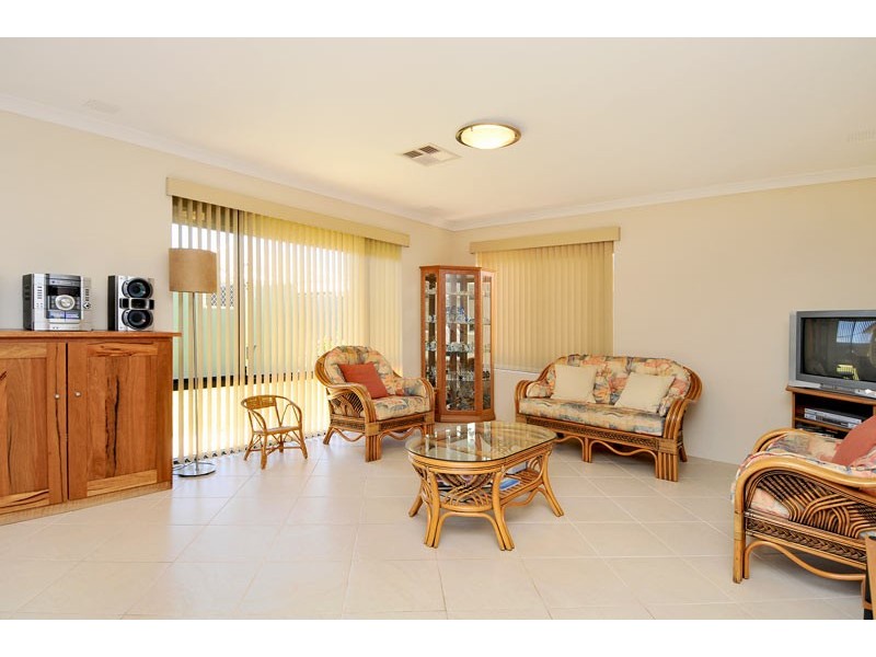 26 Carissa Turn, Halls Head WA 6210